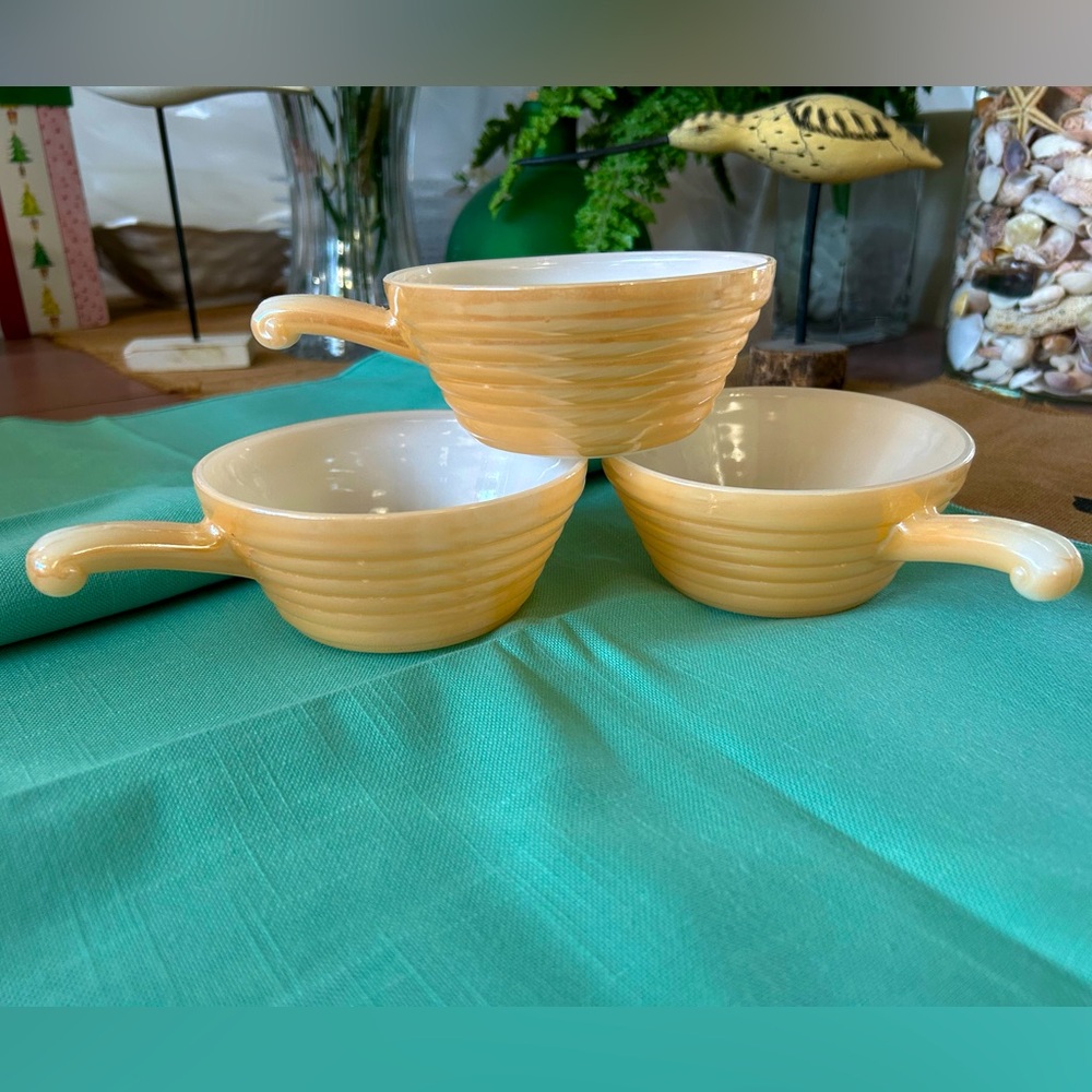 Vintage Retro Fire King Peach Lustre Beehive Handled Bowl